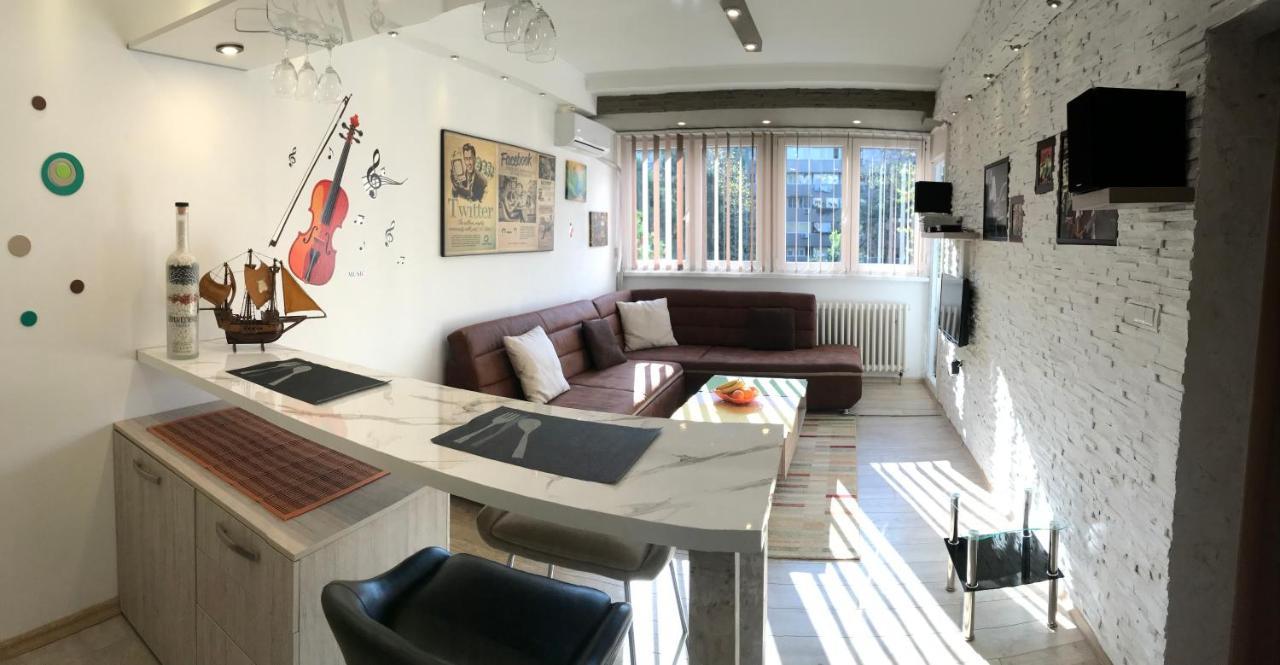 Lovely 2 Apartment *